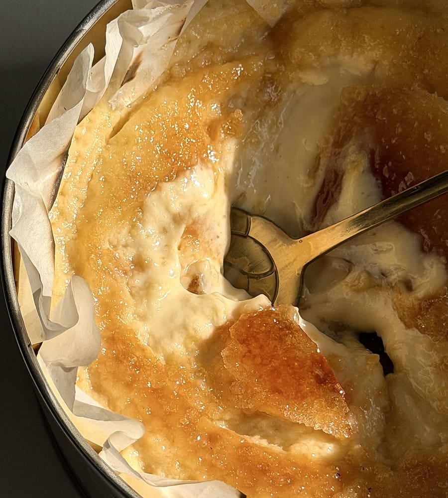 Tarta Natta creme brulee con superficie caramelizada